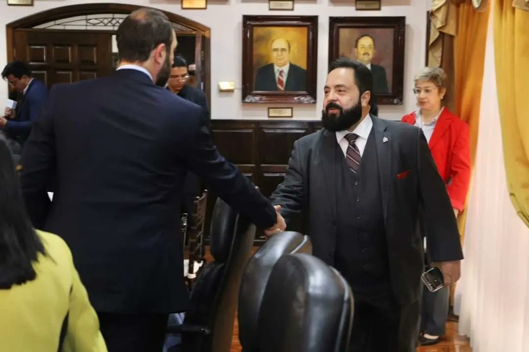 PPoderPopularHN's tweet photo. #LOULTIMO
Presidente del Congreso Nacional, @Lredondo, e integrantes de la Junta Directiva, recibieron al equipo que da seguimiento a la firma del Memorándum de Entendimiento, entre la ONU y Honduras, para instalación de la #CCIH
#NoticiasPPopular https://t.co/6IC22tuP6q
