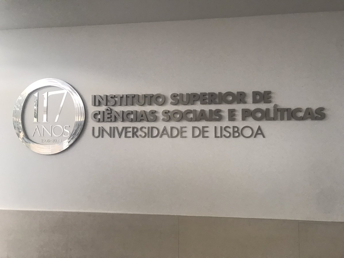 aalvareznobell's tweet photo. Gran jornada de trabajo en el @ULisboa_ con @Andreitakas sobre #Felicidad, #Bienestar y #ComunicaciónPositiva https://t.co/WfbDSYJPWG