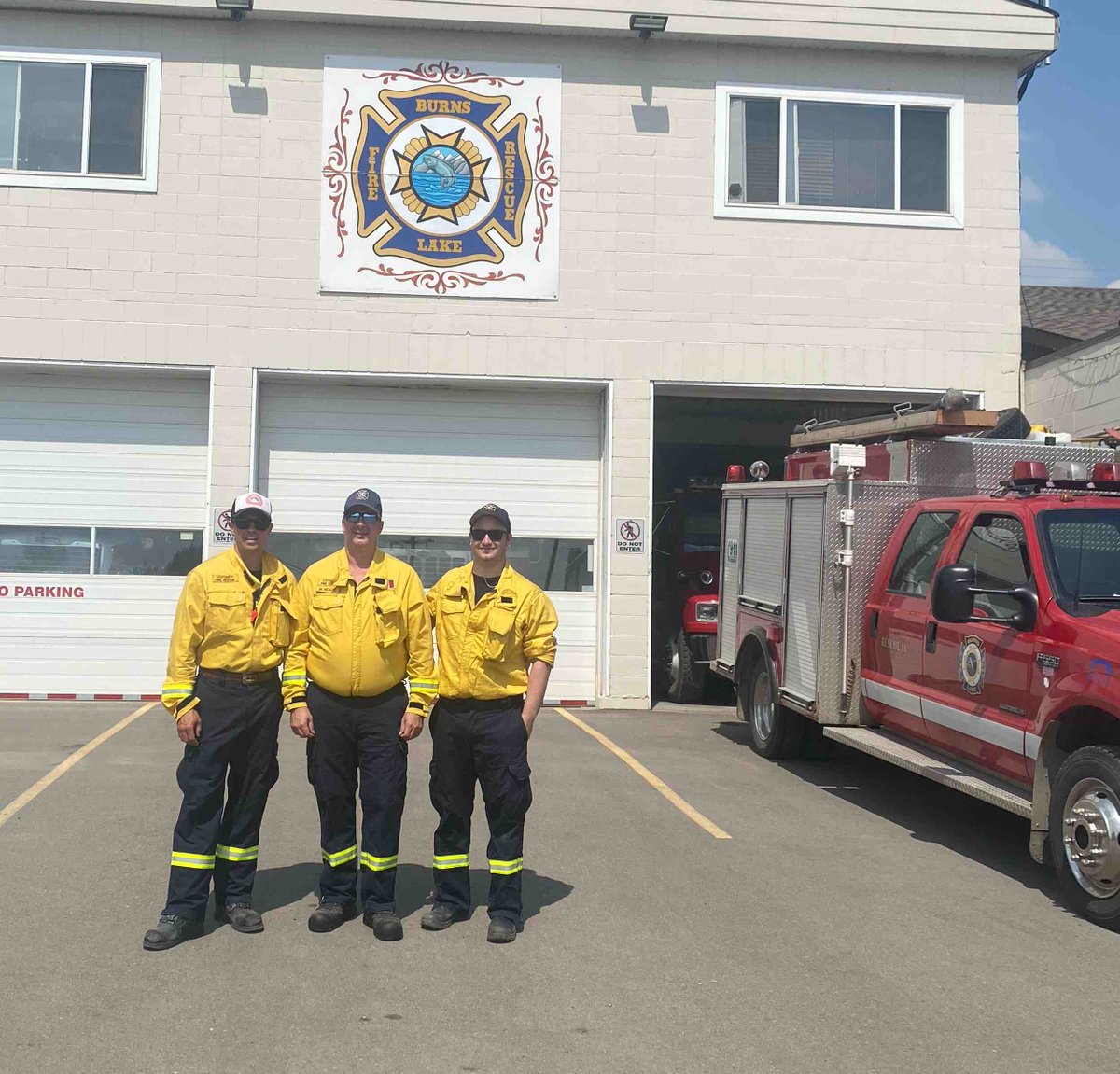 Your #firefighters made the long trek to #BurnsLake and are suited up and ready to work. Stay safe Matt, Chad and Keenan!

#ladysmithfirerescue #ladysmith #vancouverisland #FireSmart #fireprevention #firefighter #firefighters  #firerescue #firedept #firstresponders