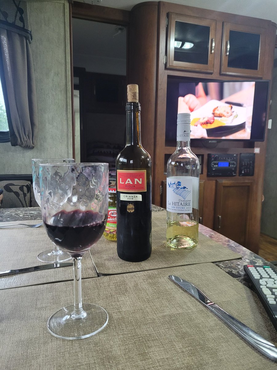 Ericbid's tweet image. On est très bien au camping,  même quand il mouille .