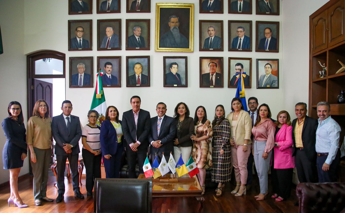 supremotribjal's tweet photo. La sociedad actual requiere de una justicia no sólo más eficiente, sino también más humana. Hoy, el Pdte. @EspinosaLicon, Magistradas y Jueves se reunieron con el Dip. @FernandoMarGue, para trabajar una reforma en favor de personas con discapacidad y declaracion de interdicción https://t.co/3JbNxw0qXe