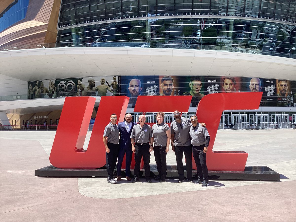 usantidoping's tweet image. #FightClean or go home! 💪  Our staff and DCOs supporting clean sport at #UFC290 in Las Vegas this past weekend. 

@ufc