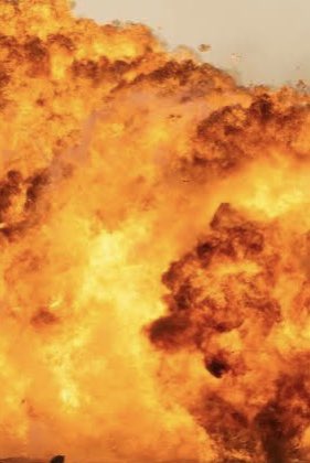 FridaMania's tweet image. Threads vs Twitter