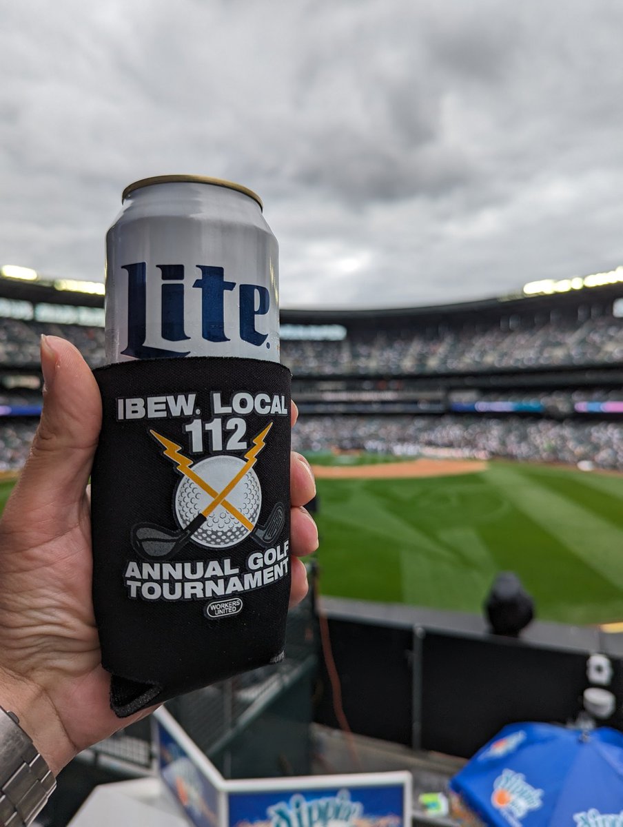 hnasdad's tweet photo. Good spot for a #dogandabeer going to have a little @homerunderby in a few. #ibew #lu112 #whereiroot https://t.co/Ze4QebVlZB
