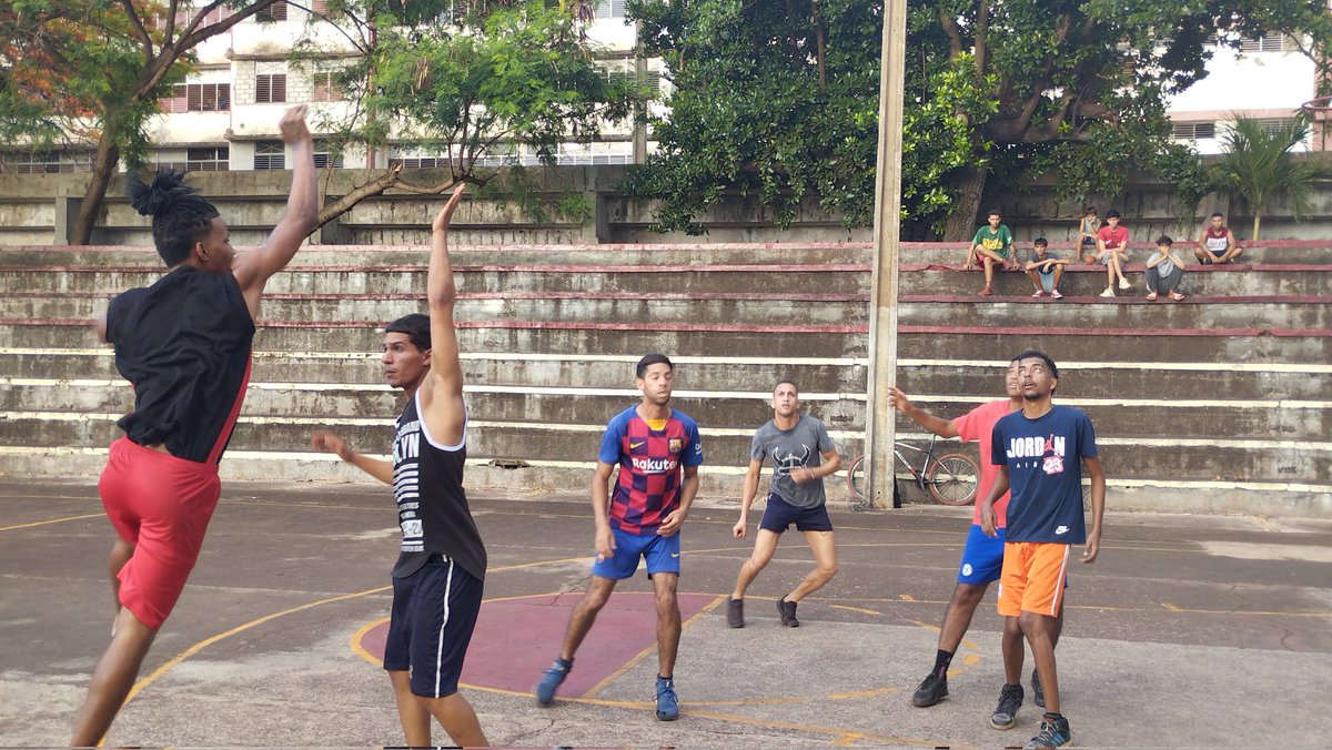 yurisley_valdes's tweet photo. La reanimación de las areas deportivas, permite la participación activa de los jóvenes en las diferentes copas deportivas que desarrolla la @UniversidadMoa este  #VeranoConAmor @CubaMES @WalterBG_MES @Reynaldo_VZ @AlexCespedes00 @alexeimtnez79 @abelpalmero1 https://t.co/9QnntTt0ZJ