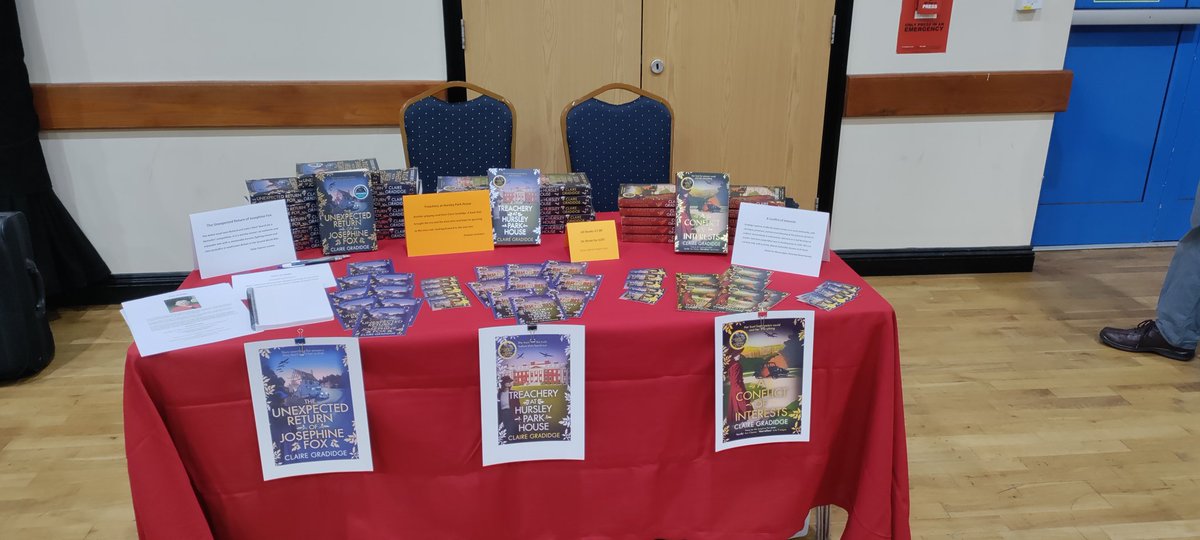 ClaireGradidge's tweet photo. Had a great time at the Hilt book fair on Saturday! Met some local writers, talked to some local readers and sold some books! ☺️ https://t.co/kWRXAXUdSe