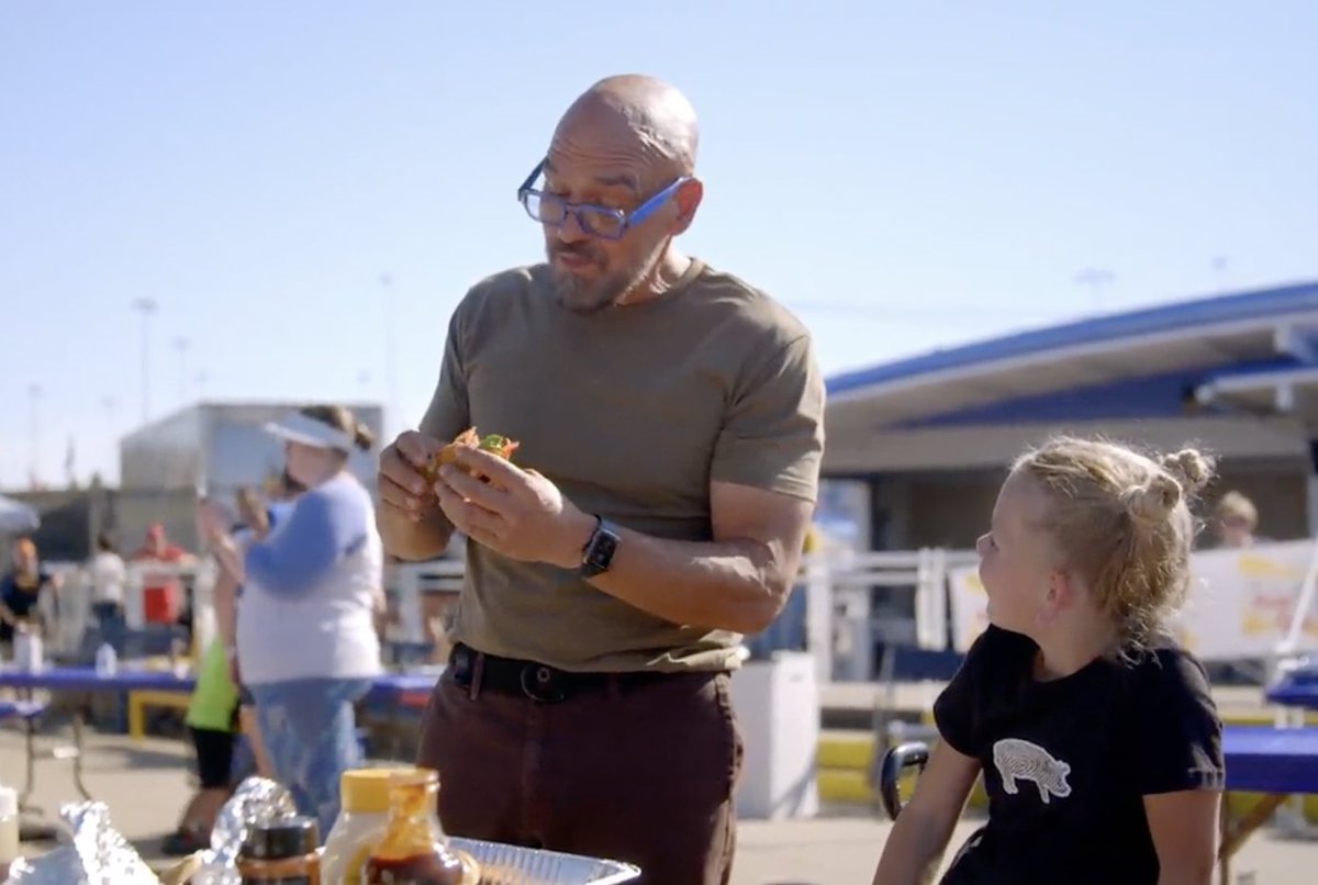 Is there anything cuter than kid ‘cue?! 🥰 <a href="/chefsymon/">michael symon</a> #BBQUSA