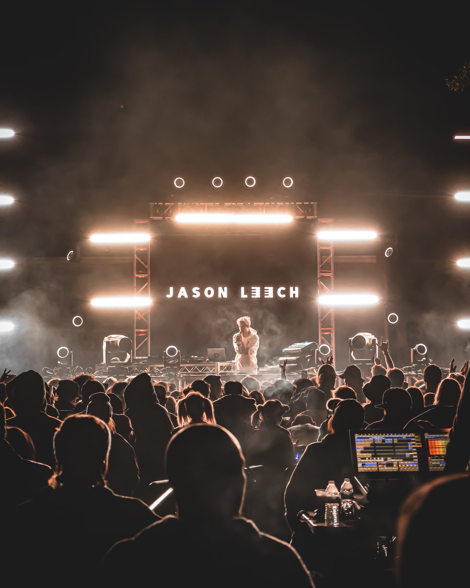 synmedia_az's tweet photo. 📷 Throwback to the last FMF and this dope af set from Jason Leech!

🌕 I've been really missing the vibes, positivity, artistic spirit, and sense of unity that permeates every Full Moon Festival. https://t.co/VELwdF6F3r