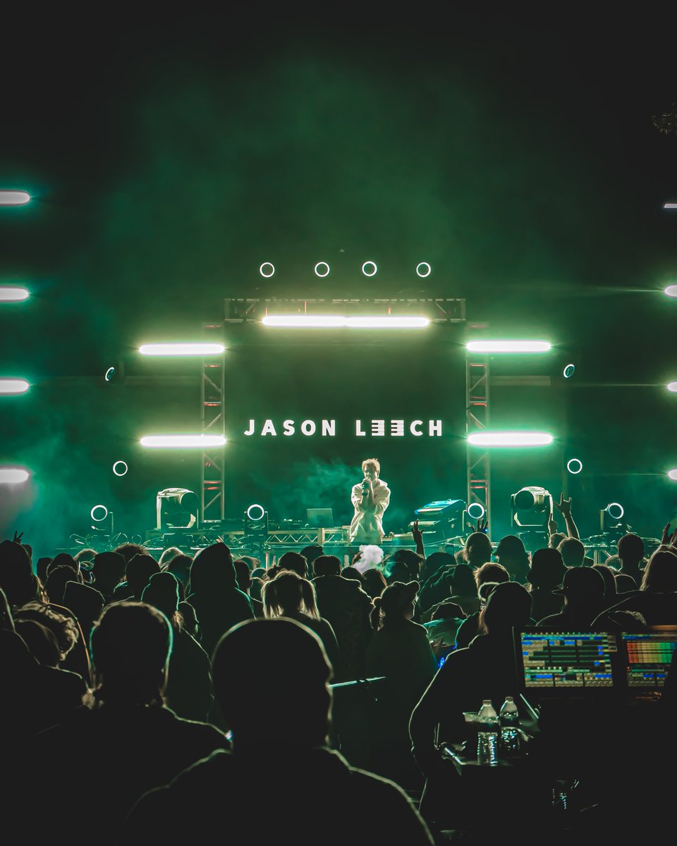 synmedia_az's tweet photo. 📷 Throwback to the last FMF and this dope af set from Jason Leech!

🌕 I've been really missing the vibes, positivity, artistic spirit, and sense of unity that permeates every Full Moon Festival. https://t.co/VELwdF6F3r