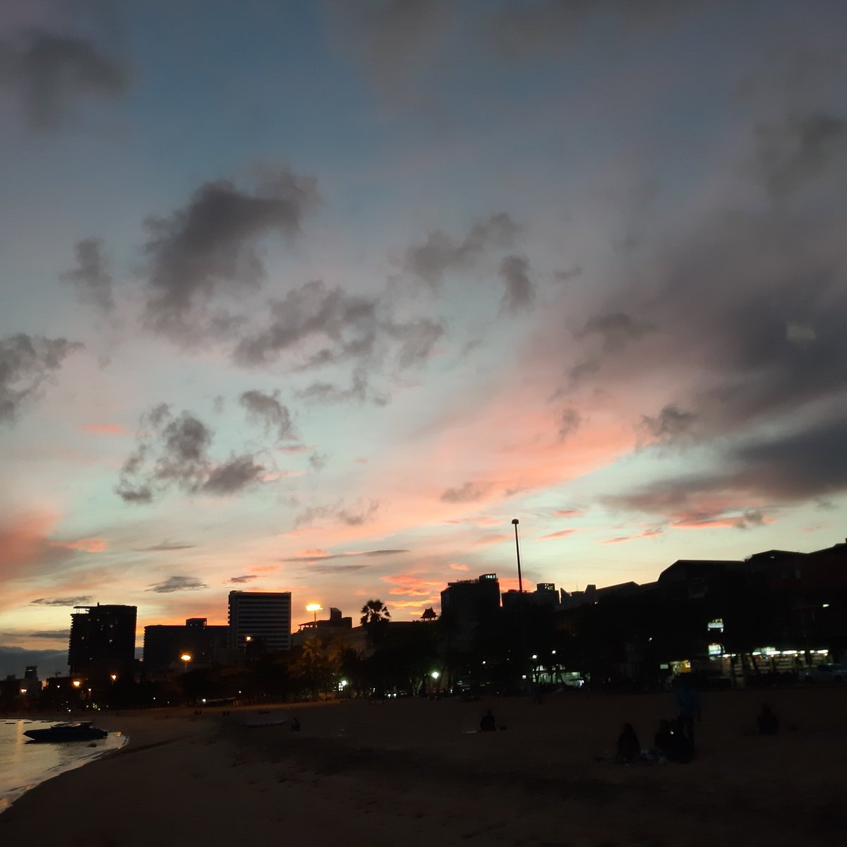 pramul18's tweet photo. Good morning  pattaya beach 

Best wishes every body https://t.co/irx8Mtbo6p
