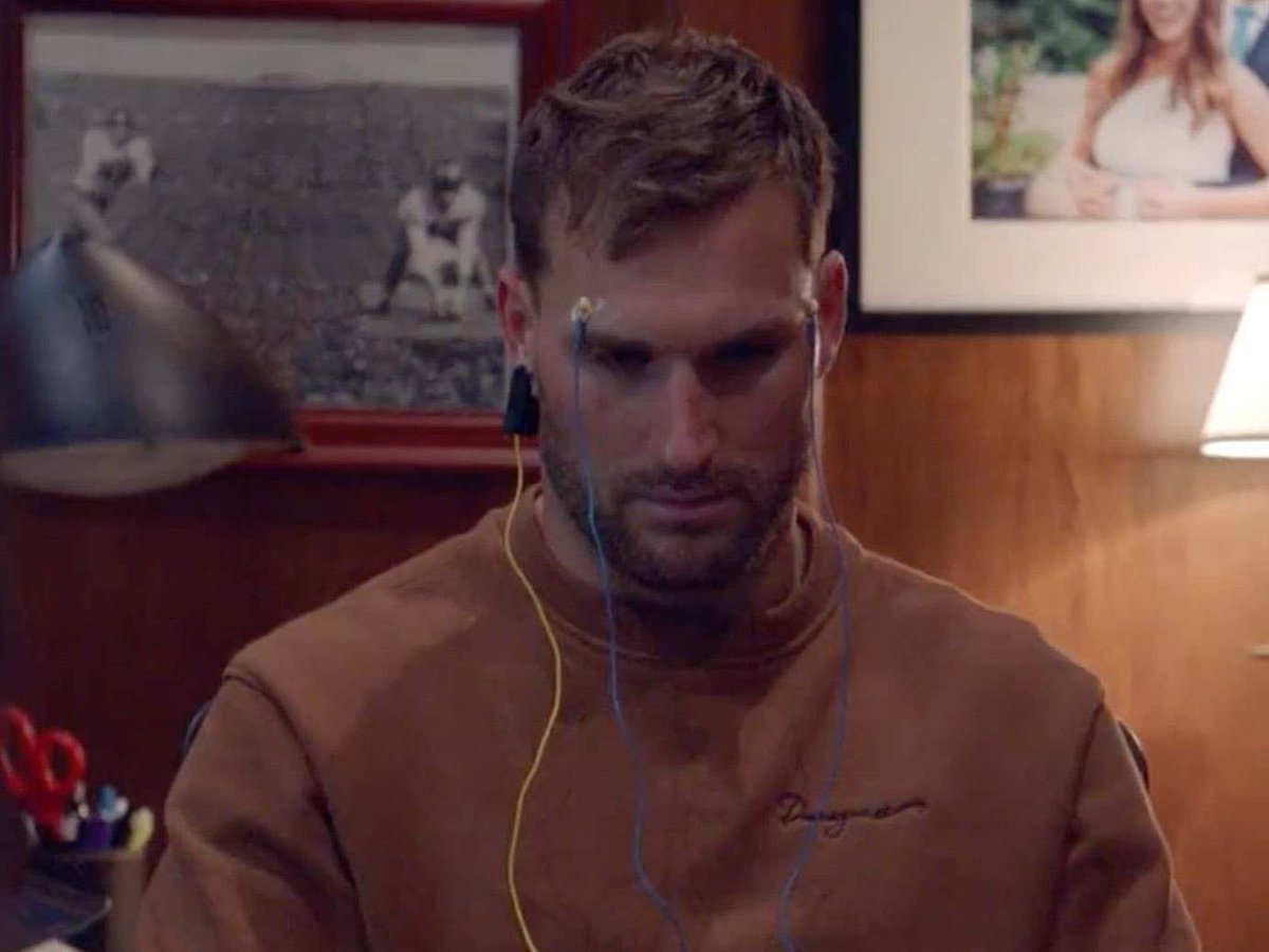 barstoolsports's tweet photo. Netflix Dropped The First Four Minutes Of "Quarterback", A Docuseries Coming Out Wednesday Following Kirk Cousins, Patrick Mahomes, And Marcus Mariota. And It Looks Electric https://t.co/QlbvYMEGNw https://t.co/tVViE2eAQF