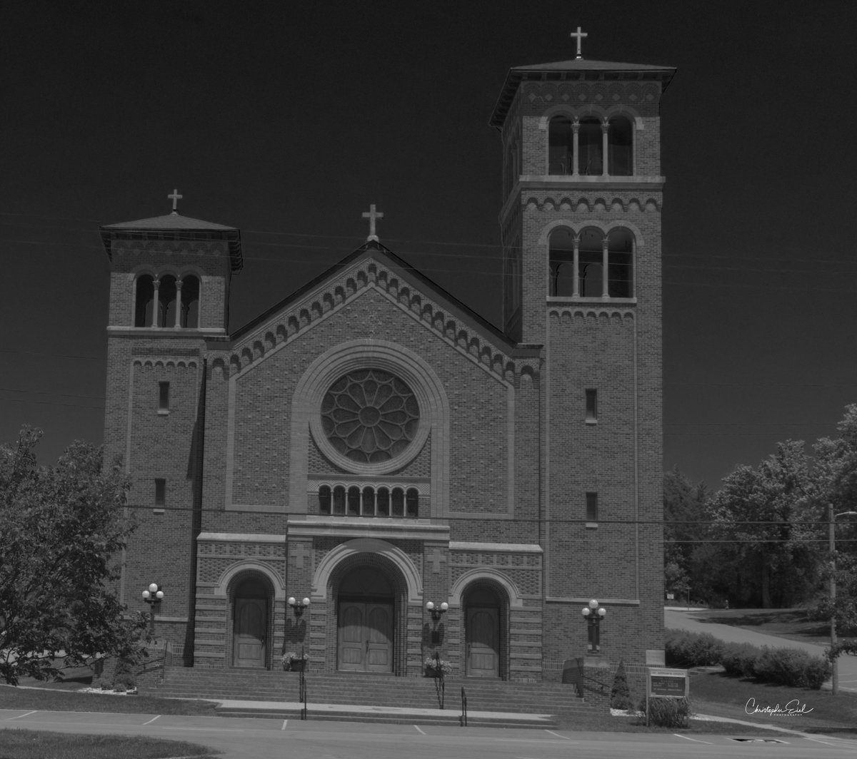 chriseiel2's tweet photo. The beautiful Romanesque cathedral in Steinauer, Nebraska. Photographed today (7-10-23) https://t.co/6cqiXRSmOL
