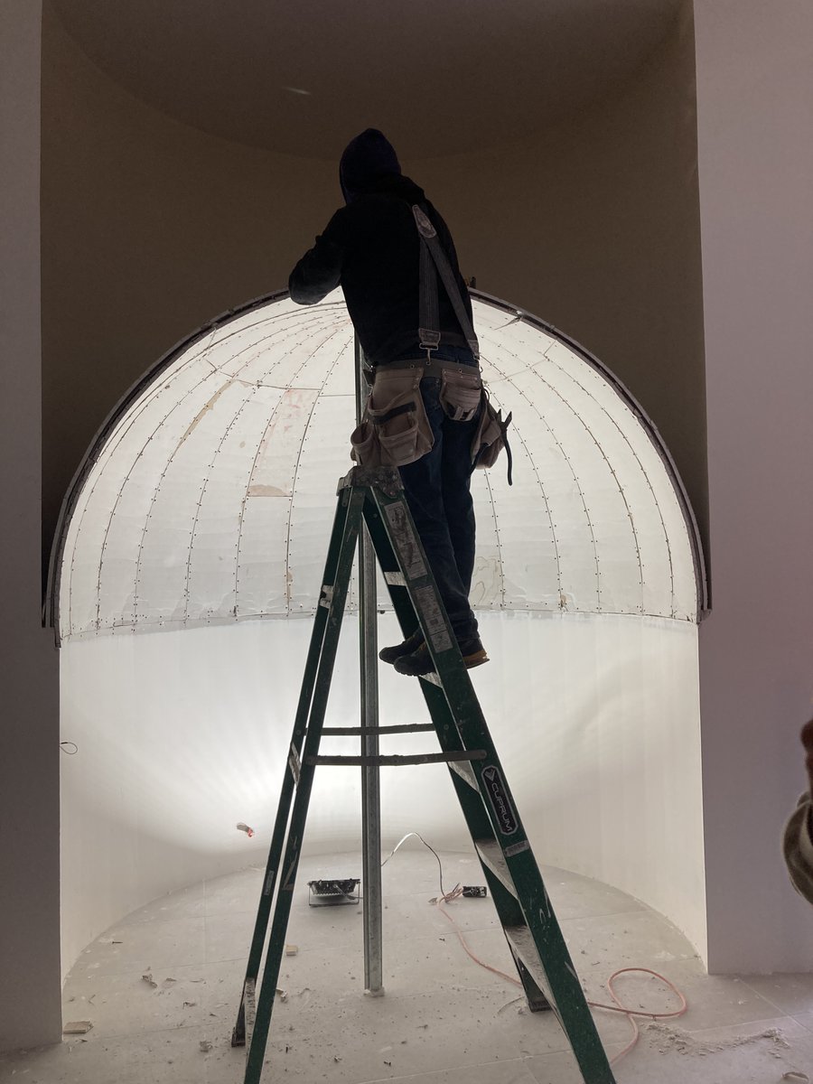 itzel_ayvet's tweet photo. As a formgiver, light interacts with architectural elements, textures, and materials, creating a visual interplay that influences our perception of a space. It sculpts volumes, highlights details, and accentuates the intrinsic qualities of surfaces.
Our most recent retail project https://t.co/ZbWNeA3fMv