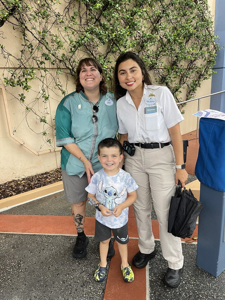 MattLappas's tweet image. Shout out to Ana Maria and Emily at the force singalong at @WaltDisneyWorld @WDWHS thank you for finding my sons @Omnipod5 #CastComplement