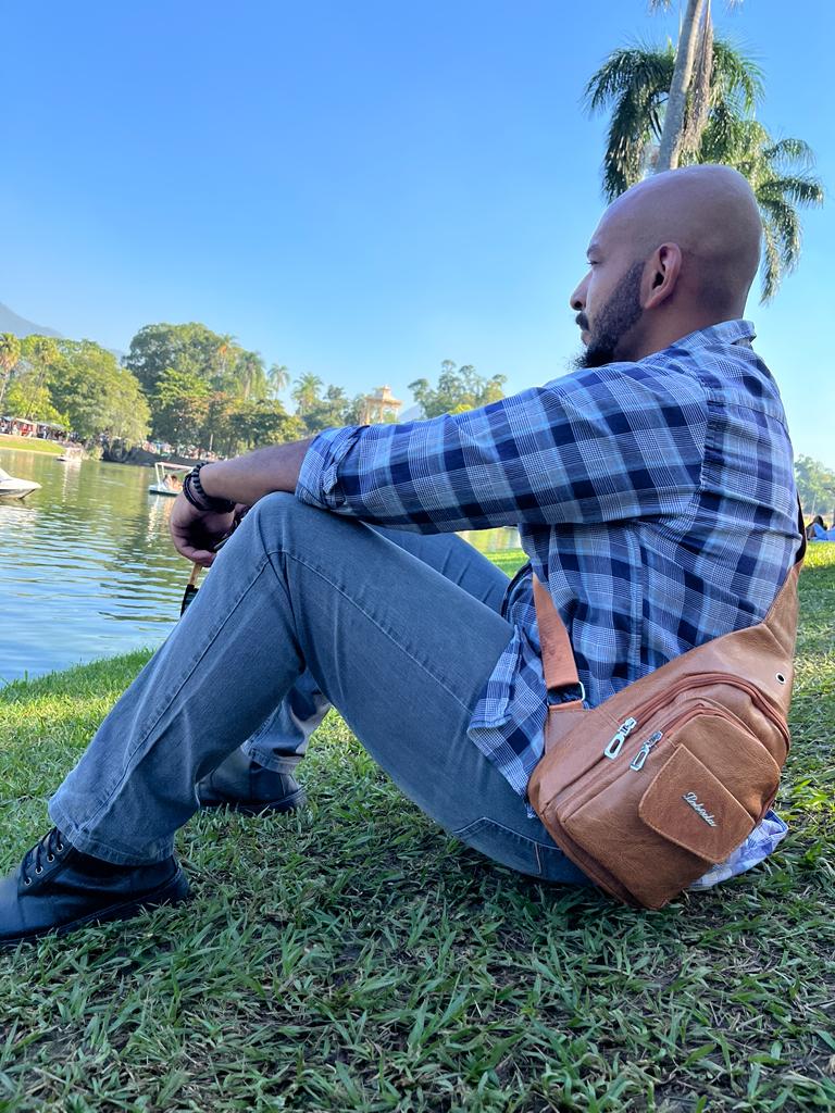 LarosMagia's tweet photo. "O tempo é uma ilusão, a realidade é apenas uma percepção." - Terry Pratchett🍃🔥🧙🏾♂️
#life #vida #lifestyle #newlife #laromer #magiadelaros #reflexao #reflexão #novasescolhas #sabedoria #livro #livros #books #book #frasesdelivros #tbt🔙📸 #tbt❤️ https://t.co/Fn6YeM42ex