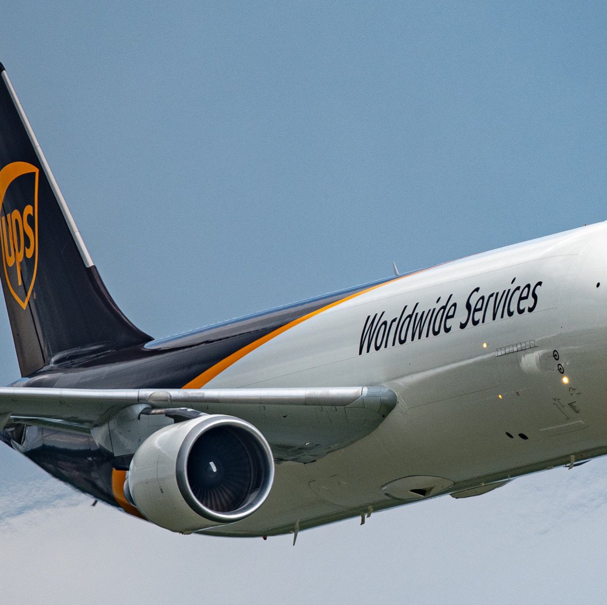 jmrutl01's tweet photo. In your best airshow announcer voice….
“The UPS Airlines A300 high speed passssss”
This A300-600F is wasting no time scooting through the box at #ThunderOverLouisville 2023
#louisville #avgeek #airshow #upsairlines #airbus #a300 #highspeedpass #kyderbyfestival https://t.co/n6JhdhHayu