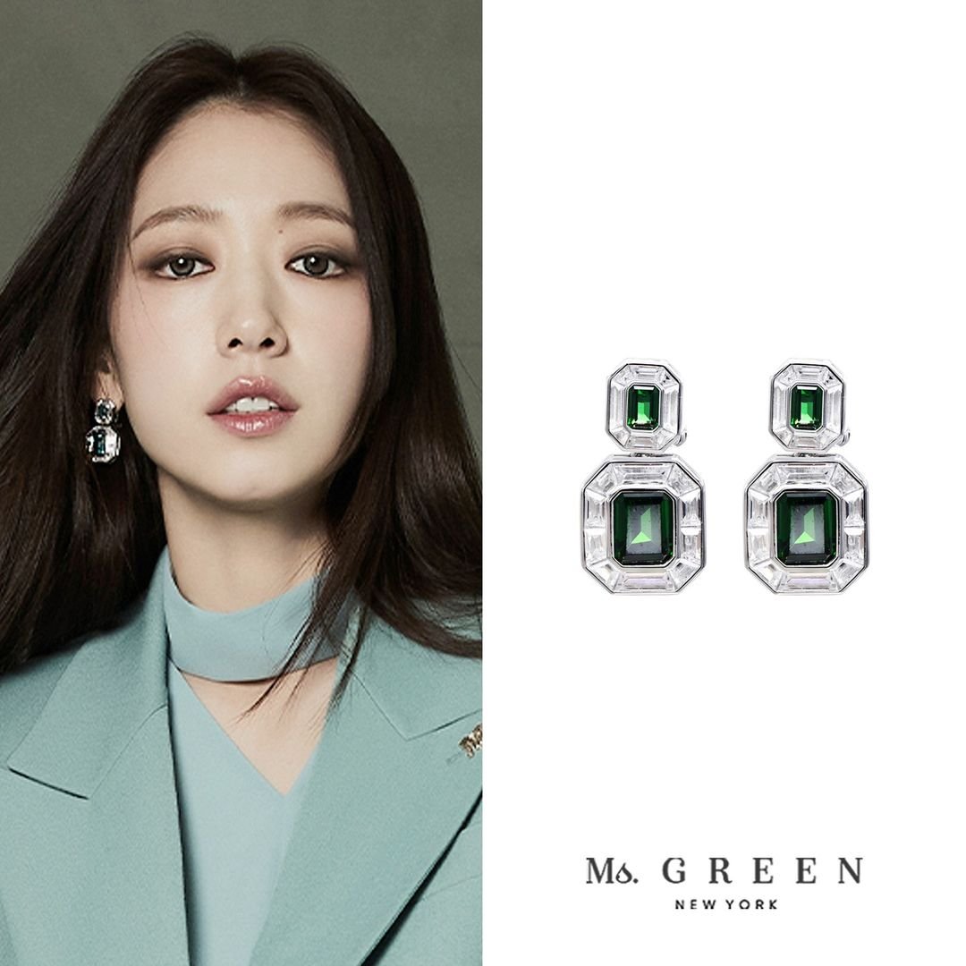 CaluF2's tweet photo. βΆ Celeb: #ParkShinHye
βΆ Program :#mojosphine Fall Pictorial
βΆ Brand : #MsGREEN
βΆ Item : Eleanor Absolute Statement Earring/Green
https://t.co/rosGHa0N22 https://t.co/dYfAbhf4rw
