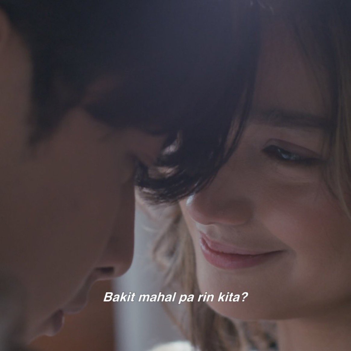ABSCBNpr's tweet photo. "bakit mahal pa rin kita?" 😩💔

the official music video of "Bakit?" starring @clfrnia_maki and @MissKareee is out now on our YouTube channel 🔗 https://t.co/KBwzsWlEU9

#MakiBakit #MakiBakitMV https://t.co/gfoBRhLCWU