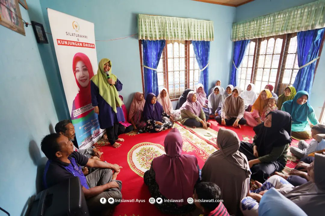 Intsiawati's tweet photo. Silaturahmi dan Pembagian Makanan Tambahan (PMT) Di Desa Ranah
Kecamatan Kampar,
Kabupaten Kampar.

#intsiawatiayus #dpdri https://t.co/lAZOO2gnDz