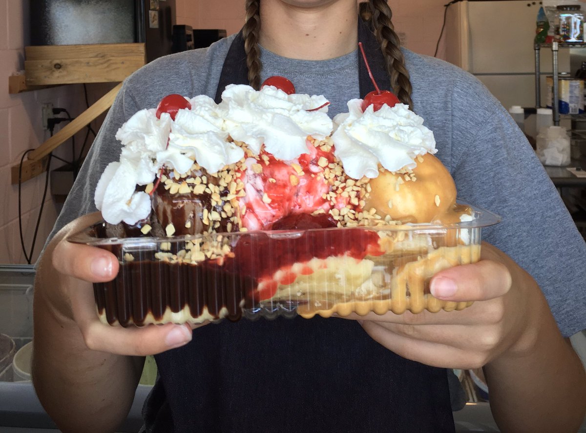 CBritz94's tweet photo. #messharpenthesaw
Took us 3 days to eat this. It was delicious!! https://t.co/jUJtsTpdNE