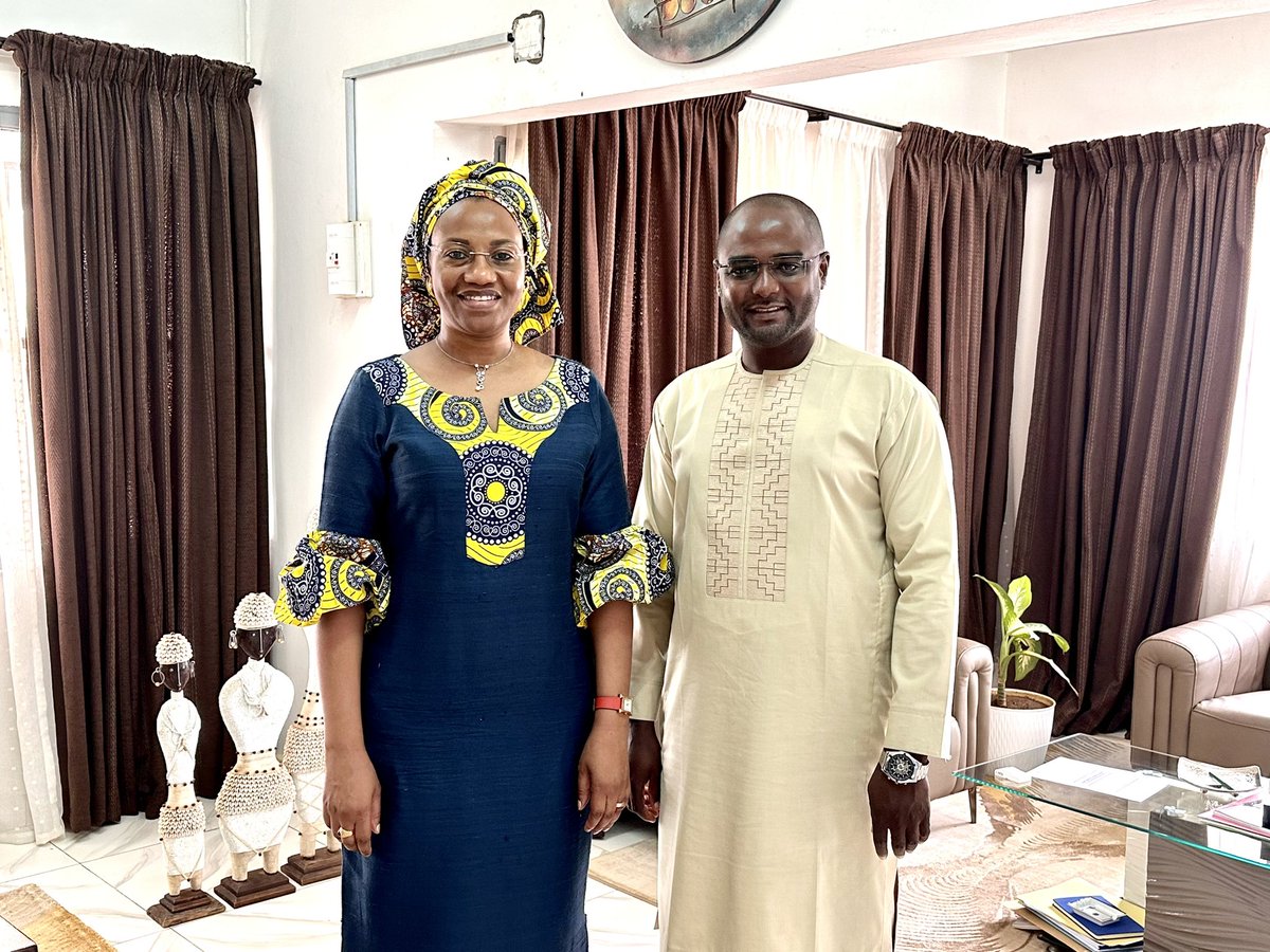 Ce matin j’ai eu l’honneur et le privilège d’être reçu en audience par la Ministre de l’Industrie et de l’Entrepreneuriat de Jeunes. Nos échanges ont porté sur le volet Entrepreneuriat Agricole pour lequel le ministère a un grand projet en réflexion avec des partenaires.