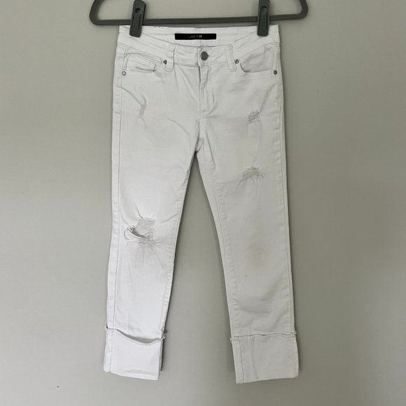 So good I had to share! Check out all the items I'm loving on <a href="/Poshmarkapp/">Poshmark</a> from @allytayyy1 <a href="/lynn01087413/">lynn</a> #poshmark #fashion #style #shopmycloset #covergirl #nike #joesjeans: posh.mk/D0jwvLkFkBb