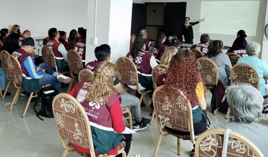 Todos_Somos_PC's tweet photo. ¡Mejoramos para ti! 👩‍🏫📚

En Participación Ciudadana nos capacitamos constantemente para mantenerte informad@.

Así, conocemos los programas y acciones que el @GobCDMX y la @CDMX_SIBISO te ofrecen para mejorar tu entorno y procurar el #BienestarSocial.🫰

#CiudadDeDerechos https://t.co/gF08k9T1Gs