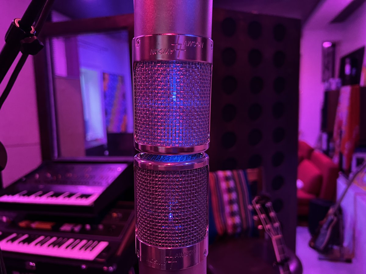 Do you sound better on a U47 or a 251? These are the hand-built Gene Lawson versions from Nashville, but man. The difference is not subtle. Been using both simultaneously lately at #coralstar. Sometimes the verse sounds better on one and the chorus on another. #recording