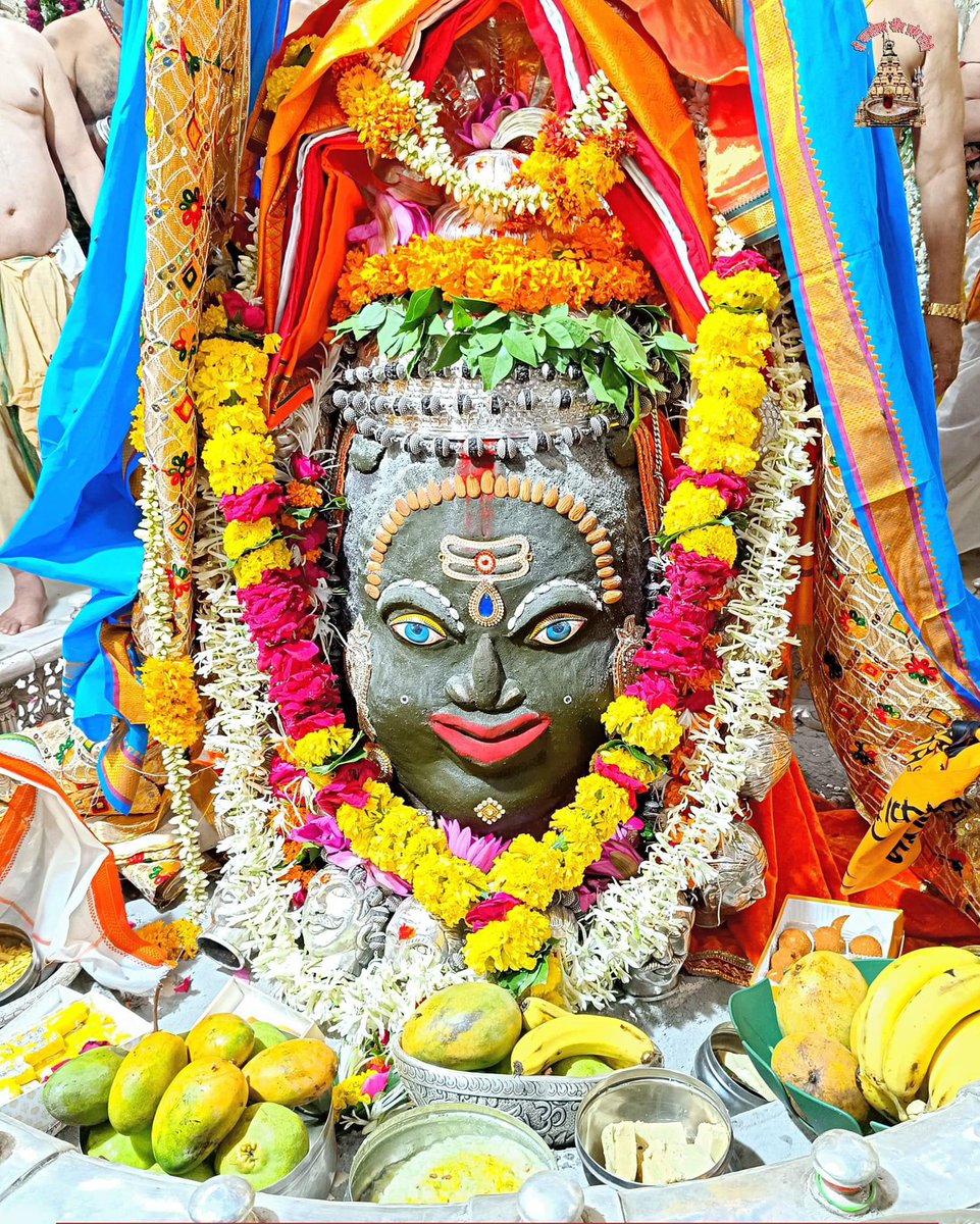 12Jyotirling's tweet photo. श्री महाकालेश्वर ज्योतिर्लिंग जी के आज के भस्म आरती श्रृंगार दिव्य दर्शन 11.07.2023 https://t.co/WB22n1XZnr