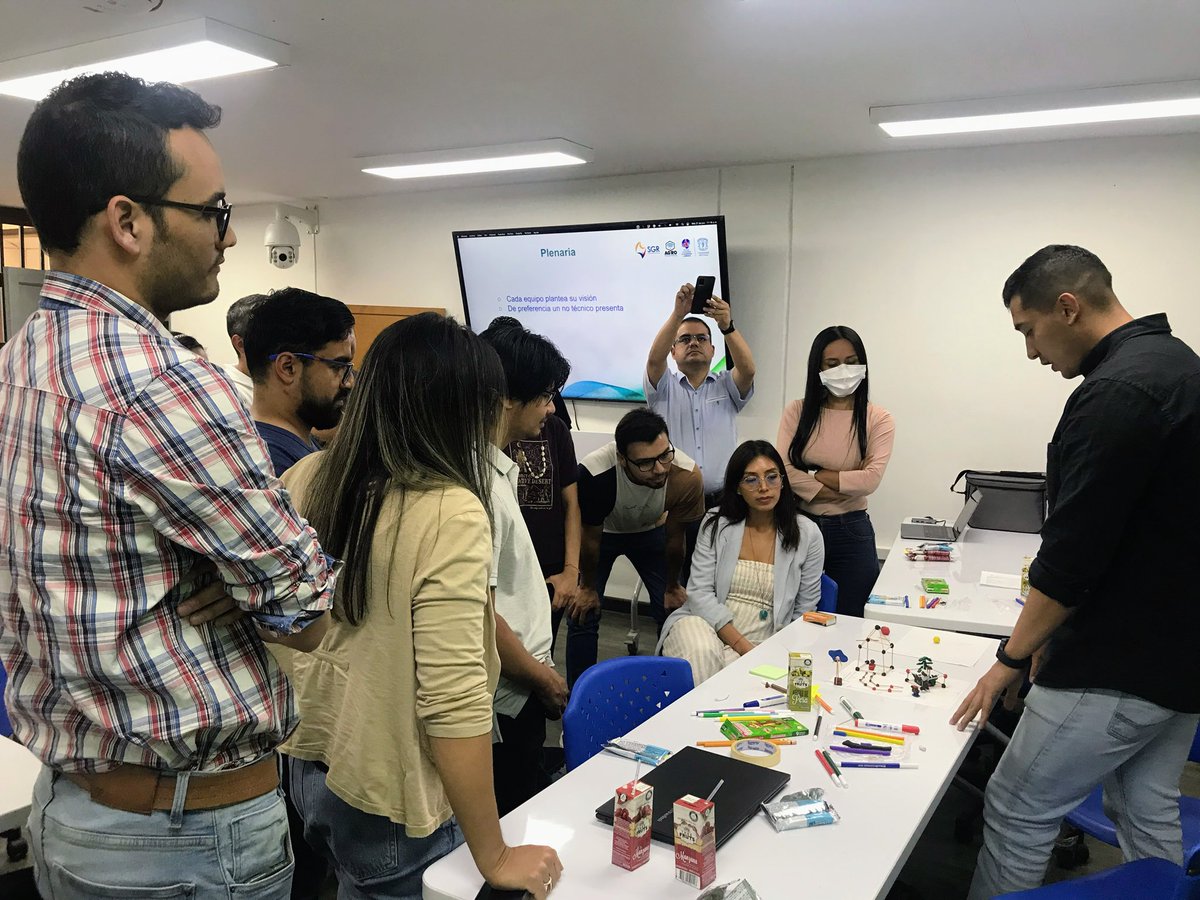 Agroprototipos's tweet photo. En Agroprototipos, fusionamos creatividad e innovación. ¡Con la ayuda de la plastilina, buscamos hacer nuestros prototipos más accesibles para nuestro equipo de trabajo! Seguimos comprometidos con nuestra misión de apoyar a los productores. 🚀📲 https://t.co/ExHHAjTThF
