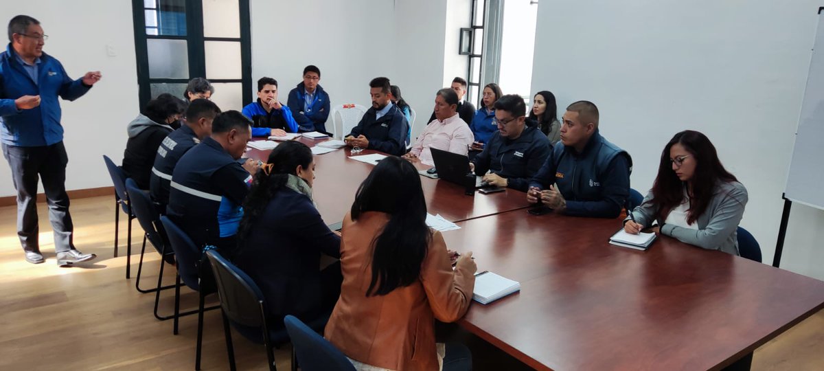 ZonalmSaenz's tweet photo. 🤝#MesasDeTrabajo  Interinstitucionales se llevan a cabo con @amcquito, @agentesdequito👨🏻‍✈️, @PatrimonioQuito, @TransporteQuito🚌, @EPMQuitoTurismo y  @EmAseoQuito para mejorar la seguridad en el Centro Histórico y elaborar propuestas del buen uso del espacio público.
#QuitoRenace https://t.co/7mSHKAdbue