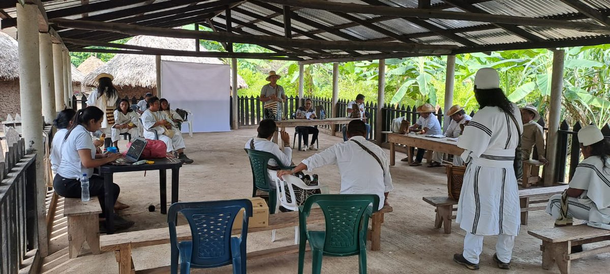 ctcsierranevada's tweet photo. Las Autoridades de salud de los cuatro Pueblos de la Sierra y sus equipos de trabajo, se reunieron los días 6, 7 y 8 de julio del 2023, en el territorio  ancestral de Kuizhimake, Dibulla Guajira, para revisar avances en el modelo de salud Intercultural -  SISPI  @MinSaludCol https://t.co/H4aXFB91NN