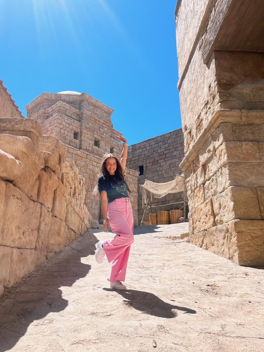 ReisJey's tweet photo. Eu acabei de passar o dia no set de gravação de The Chosen, vulgo minha série FAVORITA é pra melhorar o set é uma réplica de Jerusalém 😭 https://t.co/mxlcvaSE89