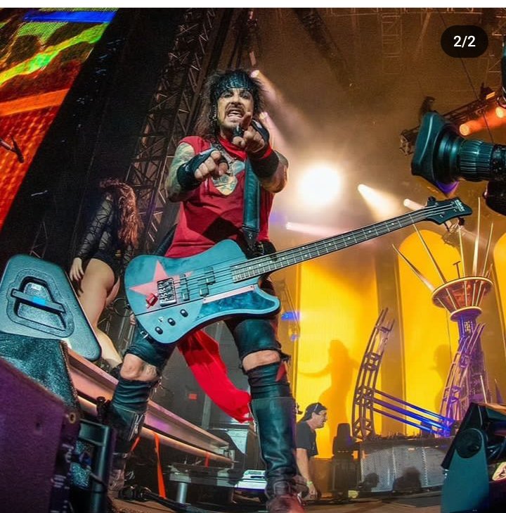 <a href="/DustinJackPhoto/">Dustin Jack</a>  capture the great <a href="/NikkiSixx/">📷</a> #Stadiumtpur2023Europe