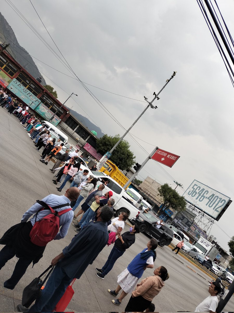 GayossoRuth's tweet photo. Cierre de manifestantes exigiendo servicio de agua, ya lleva más de 40 min. Cierre dirección Coacalco y Ecatepec #AvenidaLópezPortillo #Fovissste #Ecatepec https://t.co/tFsIB3HoJ5