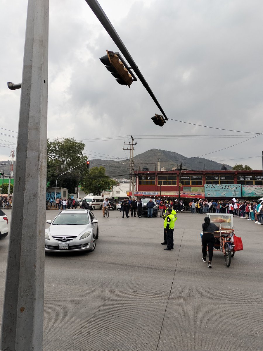 GayossoRuth's tweet photo. Cierre de manifestantes exigiendo servicio de agua, ya lleva más de 40 min. Cierre dirección Coacalco y Ecatepec #AvenidaLópezPortillo #Fovissste #Ecatepec https://t.co/tFsIB3HoJ5