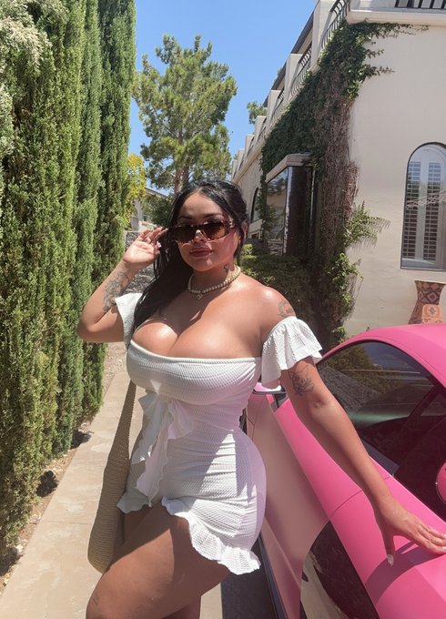 My boobs in this pic > https://t.co/BJTx9CazKz