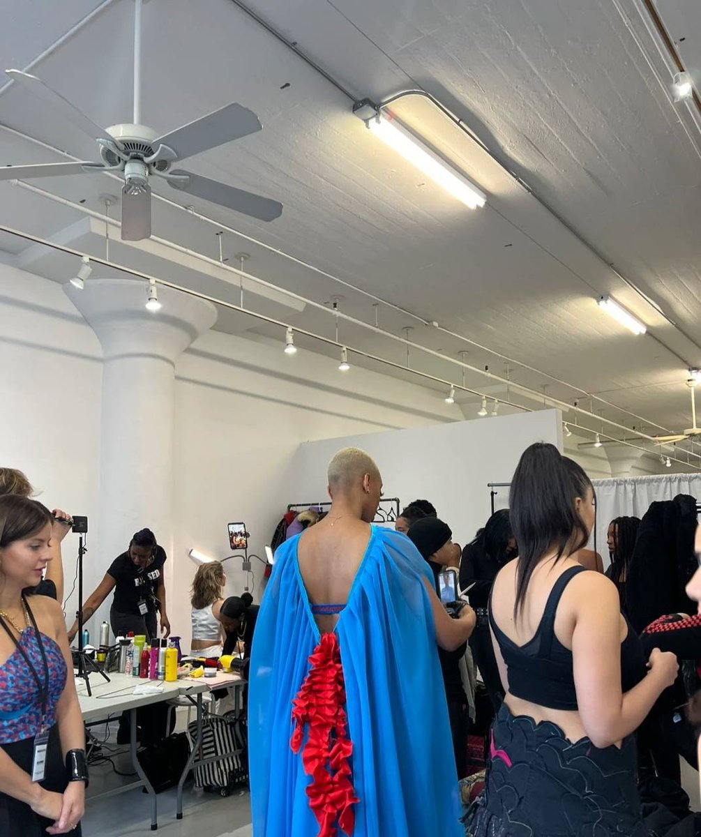 LavraNV's tweet image. Kicked off New York Fashion Week on a high note! Loved how a group of independent designers crashed the scene on 10th July. The sense of community and support in their circle was palpable. Who else experienced this inspiring atmosphere?
#NYFW
#IndependentDesigners 
#ChelseaVibes