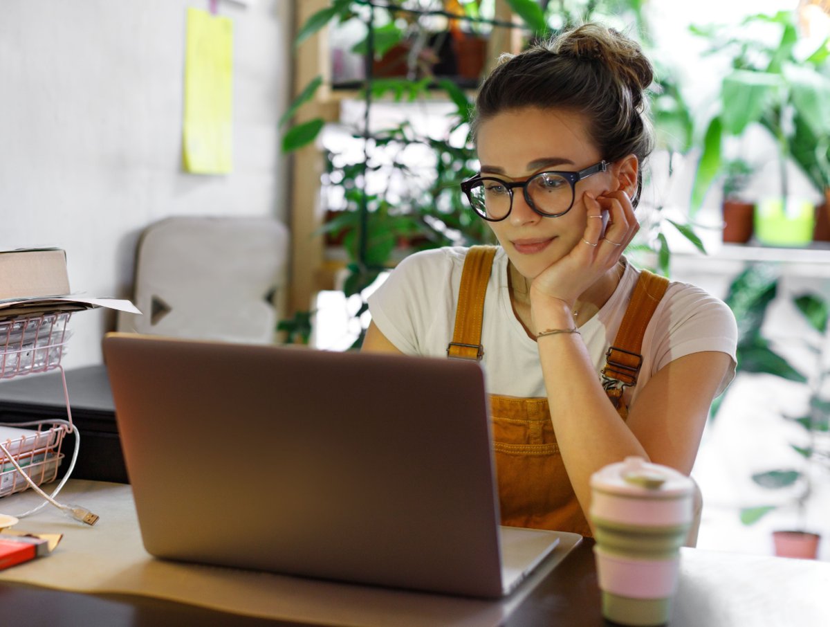 ActiveCampaign's tweet photo. Your lead ghosted you… 😟 

How do you follow-up without badgering them?

Get your hands on our free templates to advance the dialogue and re-engage your leads! 🙌 ➡️ https://t.co/ao0XllWwnM ⬅️ 

#emailmarketing #prospecting #salestips #outboundtips #emailtemplates #coldemail https://t.co/u8ekbrE04y