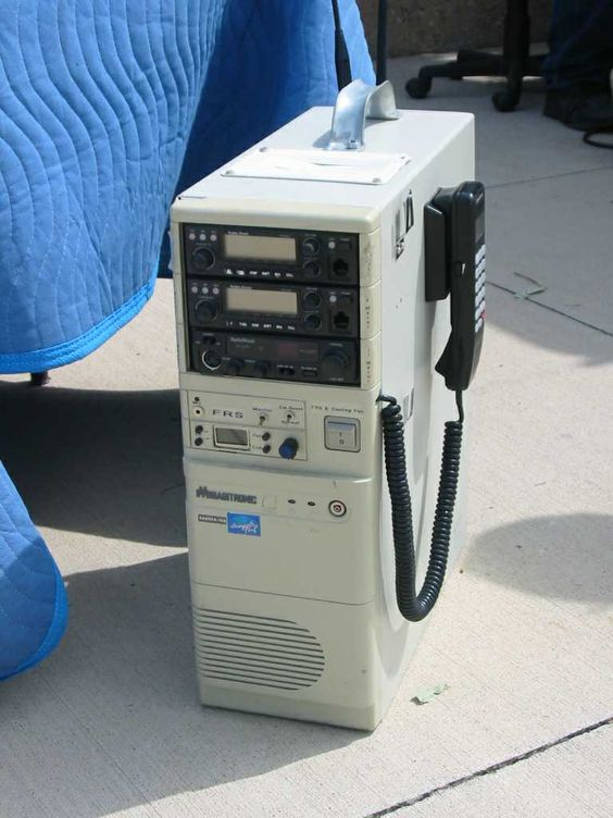 cqcqcqdx's tweet photo. Texas Amateur Radio Mutual Aid
Portable unit made from an old PC case houses several radios and a cellphone. A gel-cell and charger is built into the bottom of the case. https://t.co/cNtrv1sdtO