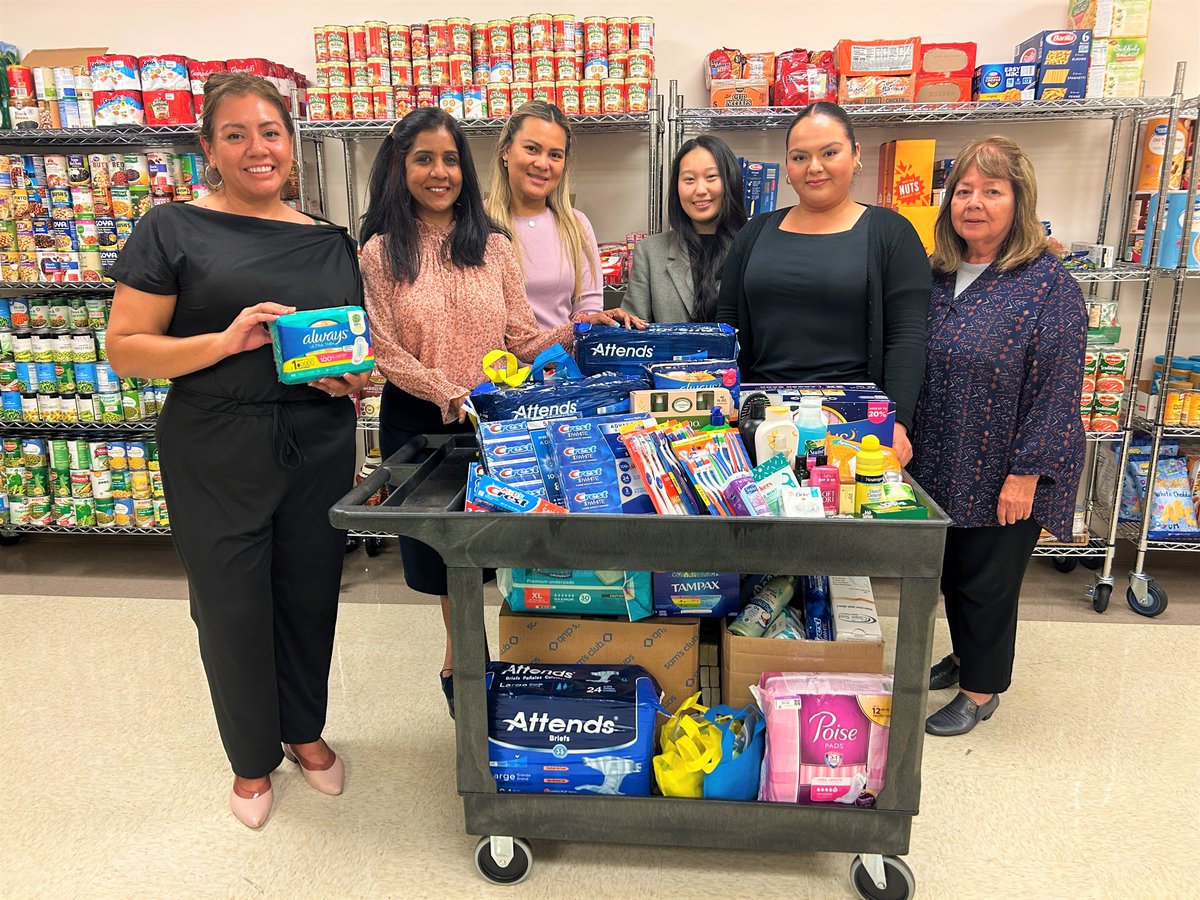 FriendlyOC's tweet image. Thank you to the Women’s Leadership Program of Buena Park for their donation of hygiene items! 🤗
•
•
•
#FriendlyCenter #WeLeadBP #Orange #BuenaPark #CityOfBuenaPark #LoveBuenaPark #nonprofit #community #hygiene #donations #fooddrive #women