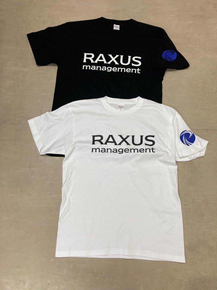 alga_jp's tweet photo. 法人様のスタッフTシャツのご注文いただきました。弊社では追加生産をすることを伝えて頂ければ版の保管を無期限、無償で行っています。法人様、飲食店様からのご注文お待ちしています。
#オリジナルグッズ製作 #オリジナルTシャツプリント #1枚からプリント #最短3日 https://t.co/utbUl7S4a1