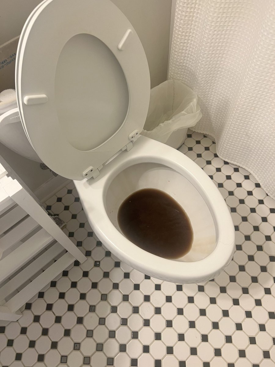 reednelson1's tweet photo. @StarkUtilities y’all got anyone on call that can help with a touch of dirty water?
101 Caldwell Street in Downtown. https://t.co/4yrGUFSbov