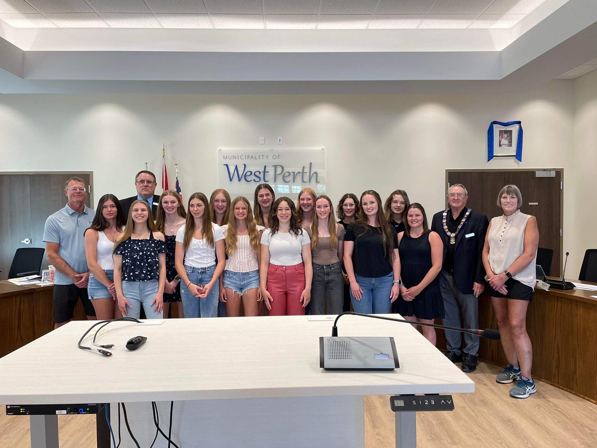 ElgieJordyn's tweet photo. Thank you much West Perth Council for recognizing our U18 girls on our OWHA championship @WestPerthON https://t.co/DkDBDUChWB