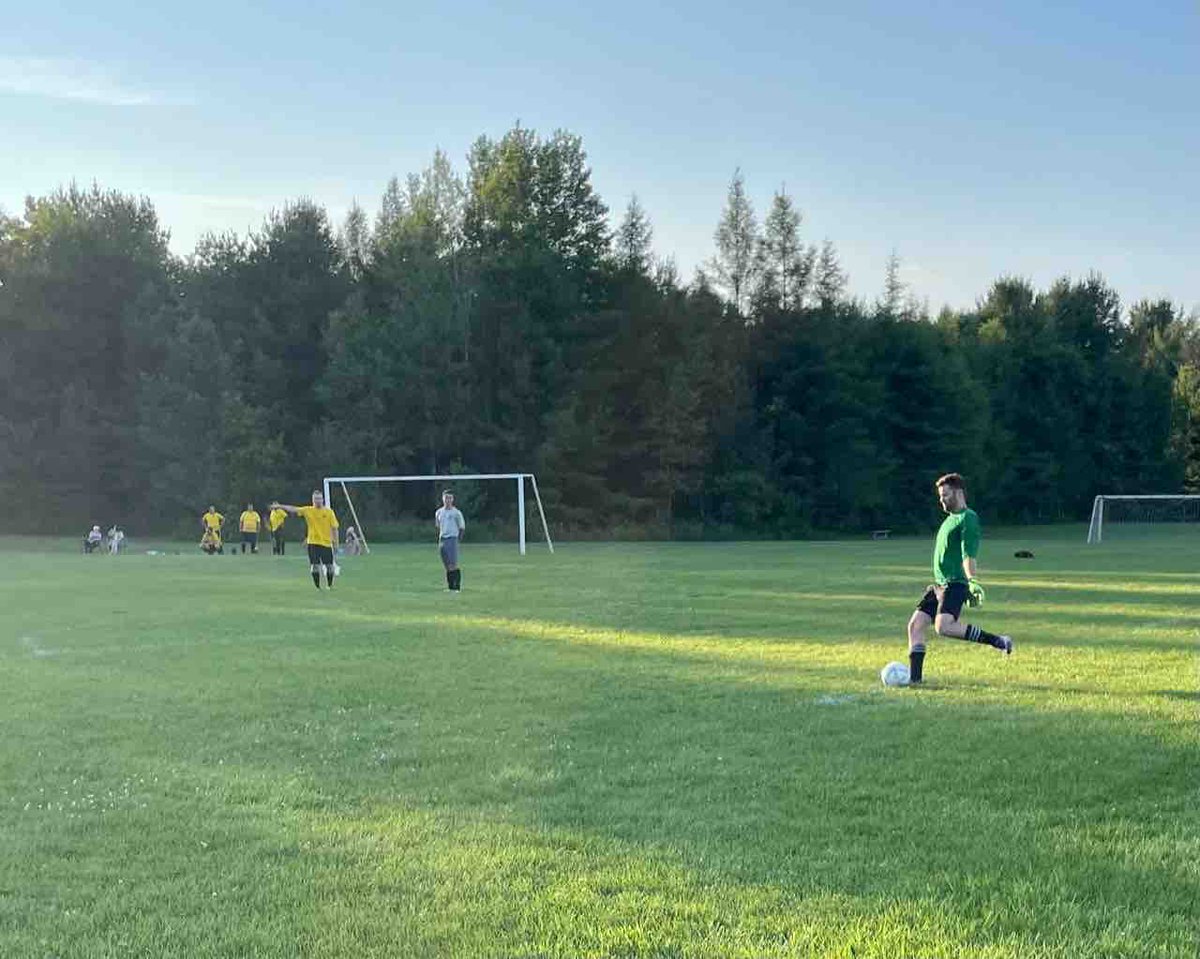 Adult Rec teams in action in this sweet summer heat at Gostick Park…
Players have been doing well adapting to the new game play format!