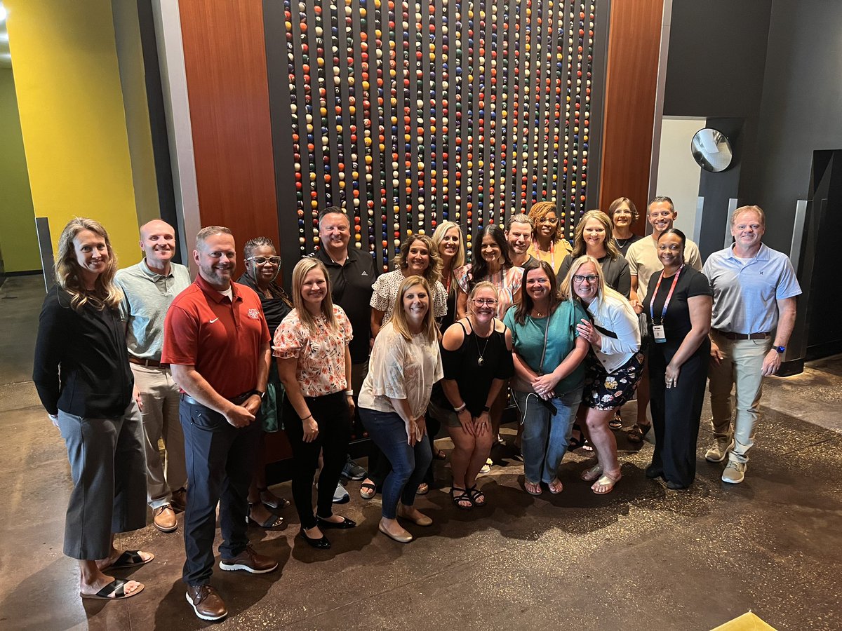 Twenty of the 38 Missouri leaders at #NAESP23 conference! This is the best networking and PD an administrator can participate in!! #WeLeadMO