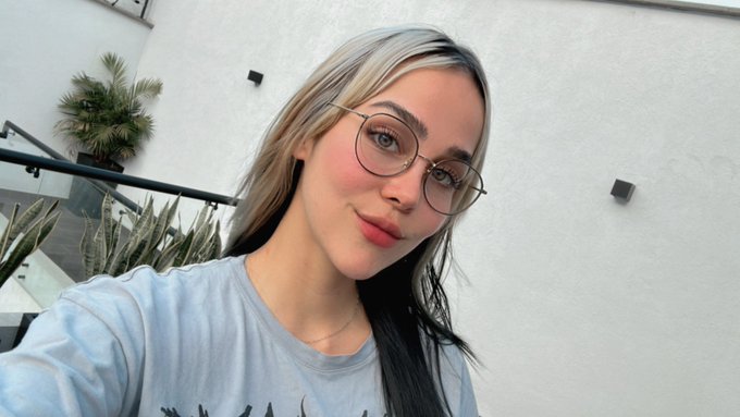 Ven&iacute; al directo 💜  https://t.co/wcNc7vUkDz https://t.co/T5uNAHTmRn