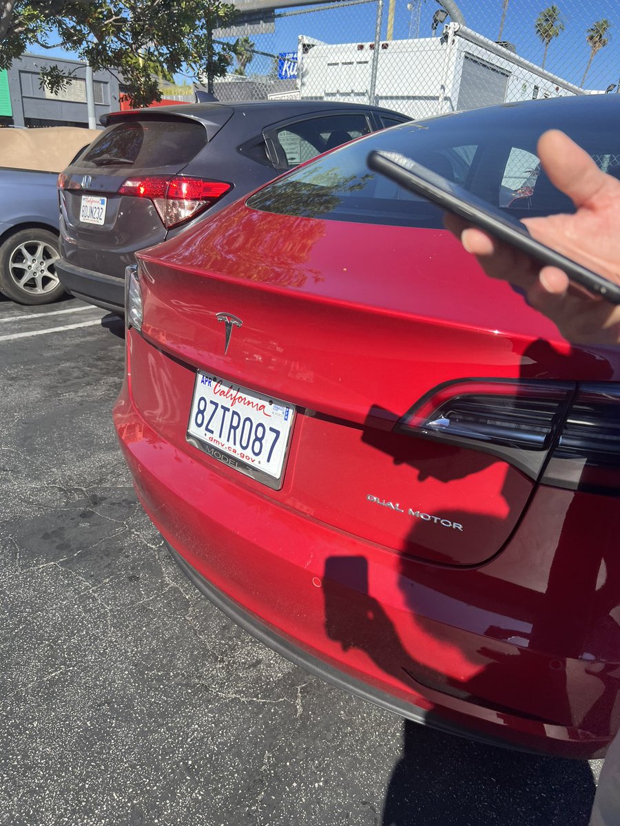504wino's tweet photo. @Uber your driver dropped us off in the middle of nowhere, told us to get out and called the police on us b/c she didn't know how to get to our location. Please tell me you don't employ drivers that place people on danger! Outrageous #UberLA https://t.co/UtB6GyxW3N