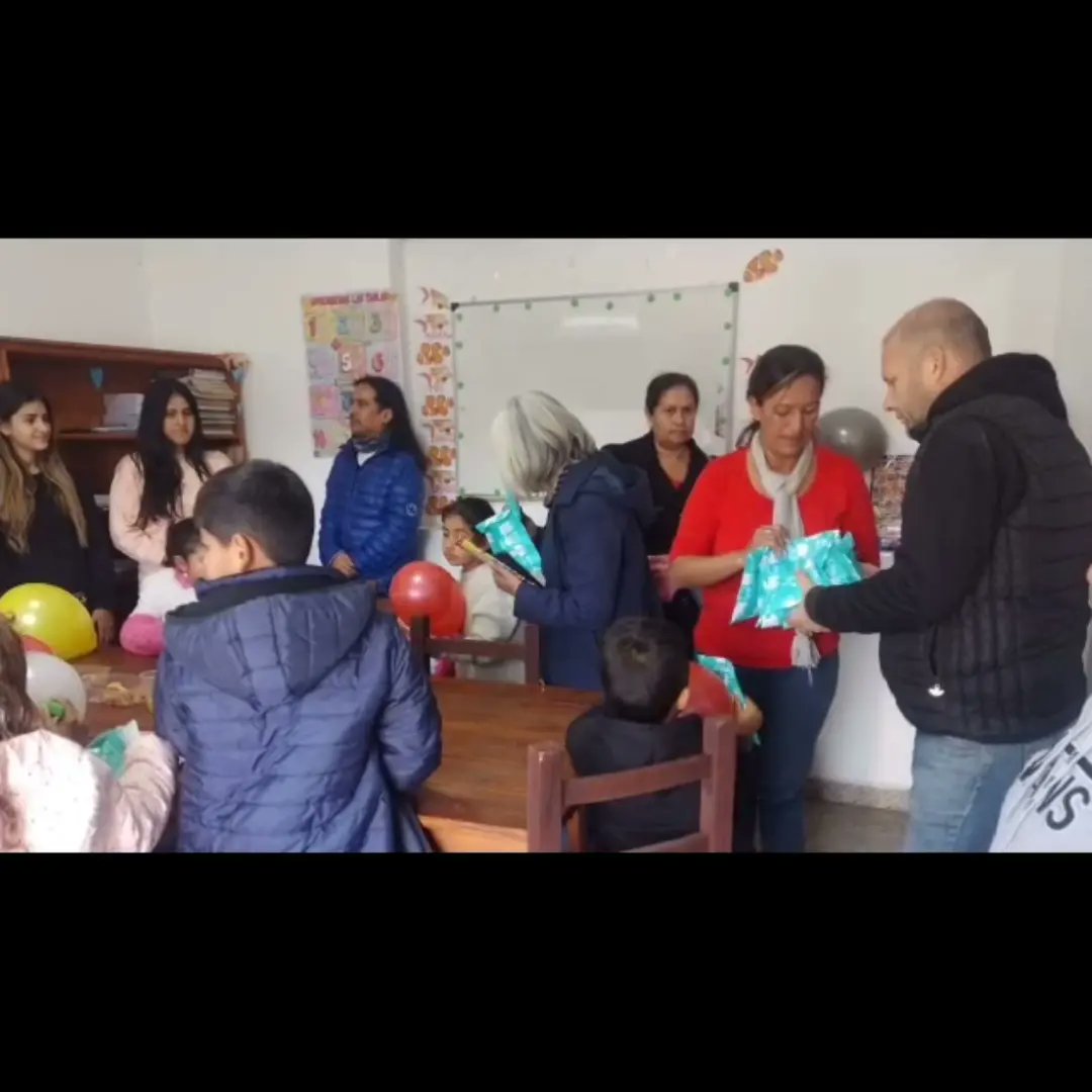 iriisbarrios71's tweet photo. Cierre de clases en apoyo escolar de la Sede de los Hornos
 La Educación el eje fundamental para adquirir más Derechos...
Agradecemos al  referente y precandidato @DiegoGuardis.
@MUPLaPlata https://t.co/Gz2pWOLRR9