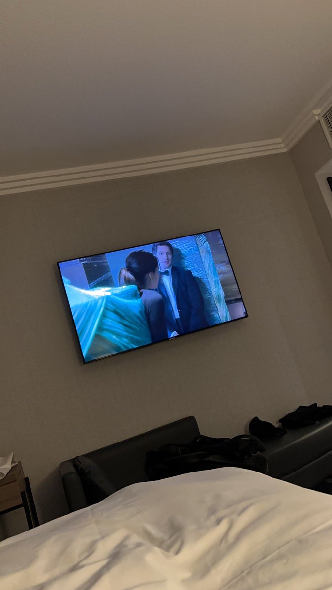 Brooklyn 99 真的很好看 从高三就开始看 主要是这种20分钟的单元喜剧随时挑一集都可以拿来看 不用补剧情
但我现在困得想死真的… https://t.co/PHxDT4kX9o